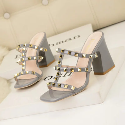 Carina | Elegante Nietensandalen für zeitlosen Glamour