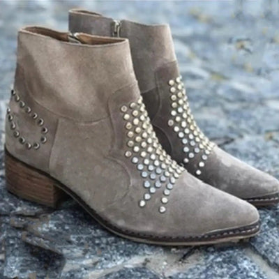 Mila | Modische Stiefeletten mit Nieten und Blockabsatz