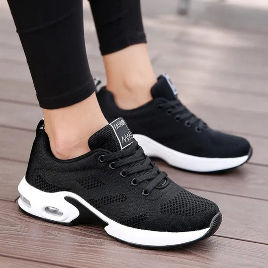Luna | Atmungsaktive und bequeme orthopädische Sportschuhe