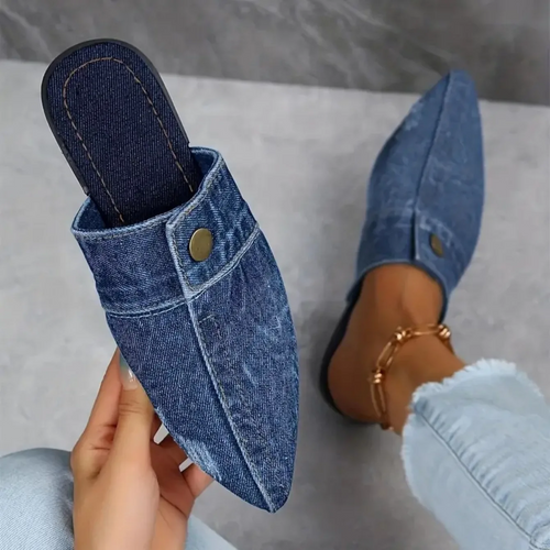 Mandy | Elegante und klar geschnittene Jeanssandalen