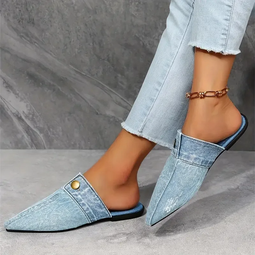 Mandy | Elegante und klar geschnittene Jeanssandalen