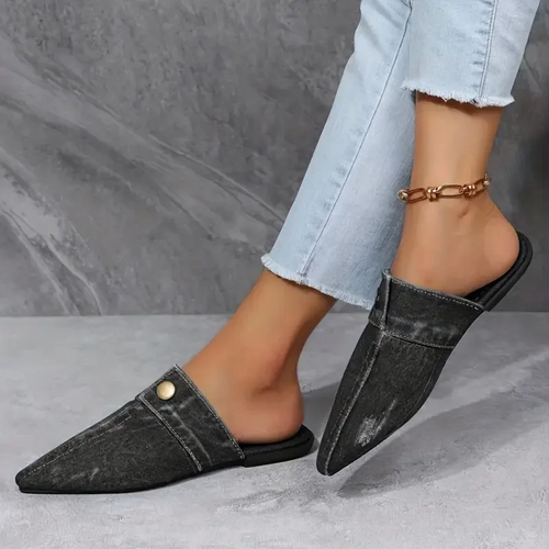Mandy | Elegante und klar geschnittene Jeanssandalen