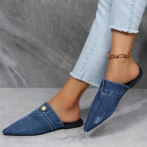 Mandy | Elegante und klar geschnittene Jeanssandalen